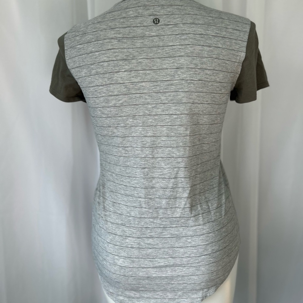 🎁Lululemon athletica Gray and Black Women's Short Sleeve Tee-yoga